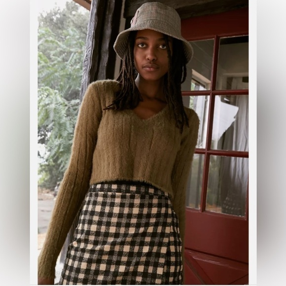 Urban Outfitters Sweaters - Urban Outfitters Women's Martini Fuzzy Crop Sweater in Olive Size S